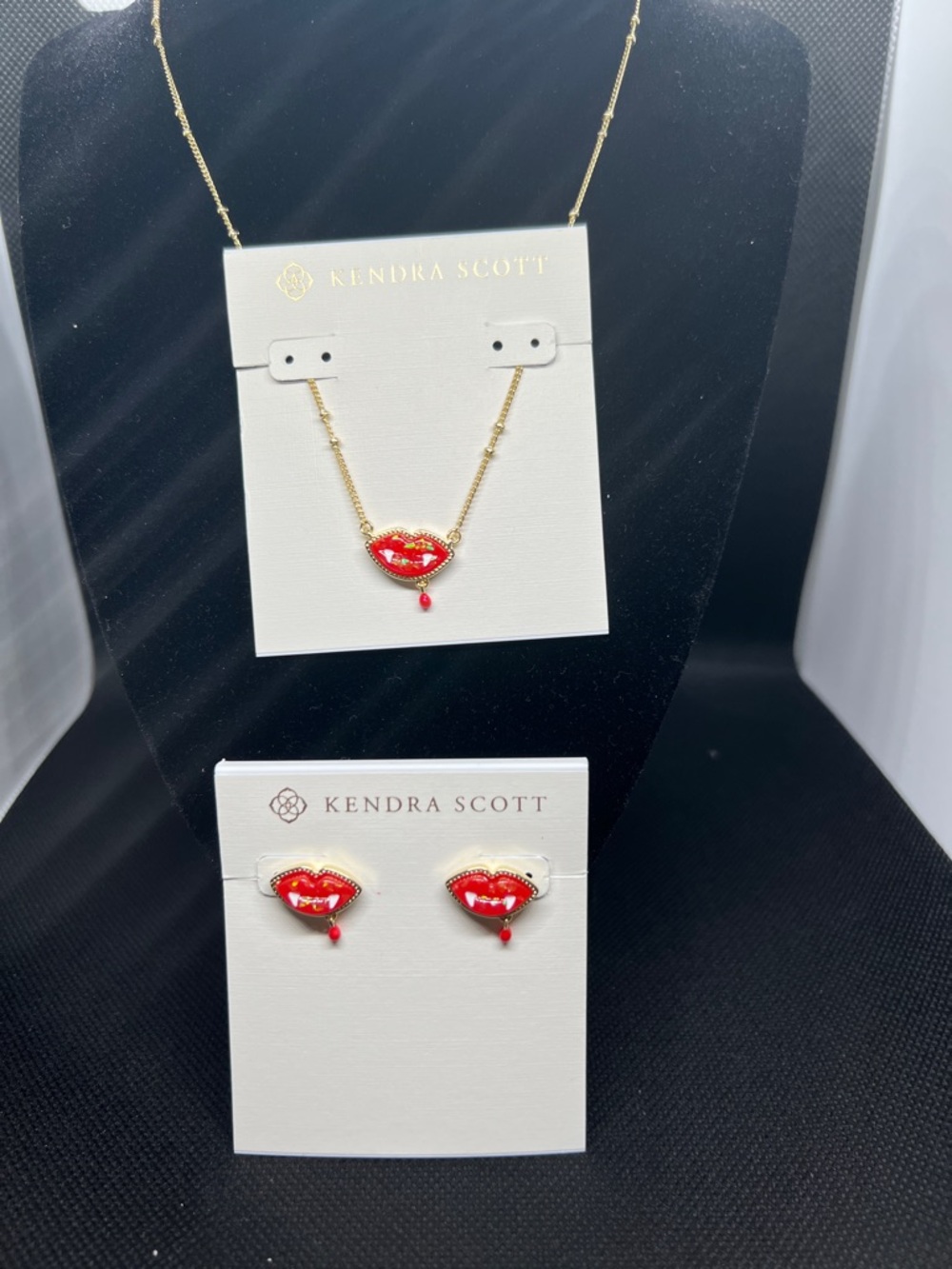 Kendra Scott Vampire Red Lip Pendant Necklace and Studs Set
